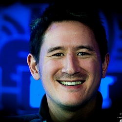 Журналист Лии Дейви журнала Equity