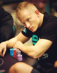 Игрок в покер уровня Про