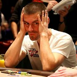 Покерный игрок после плохого велью-бет
