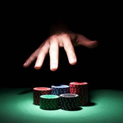 Игра на баттоне: давим оппов фишками