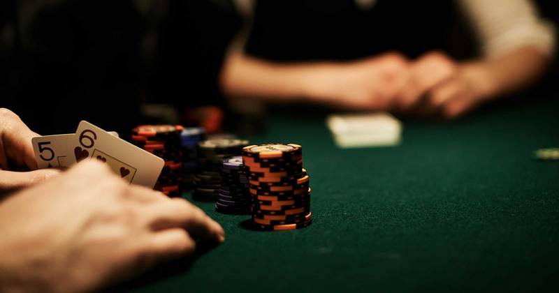 Как играть в покер: игра мелкими парами, часть 1